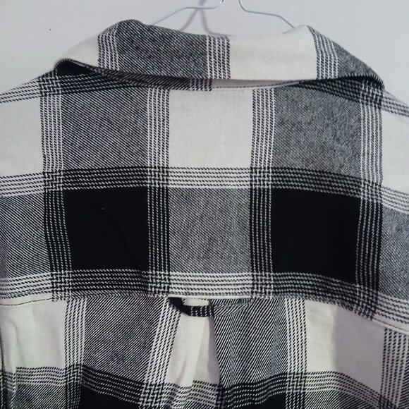 Old Navy Women's Black White Plaid Flannel Button Down Boyfriend Shirt - Picture 6 of 9